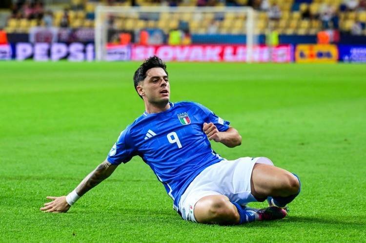 迪马：那(nà)不勒斯小将安布罗西諾(nuò)同意加盟卡利亚里，克雷莫纳在竞争