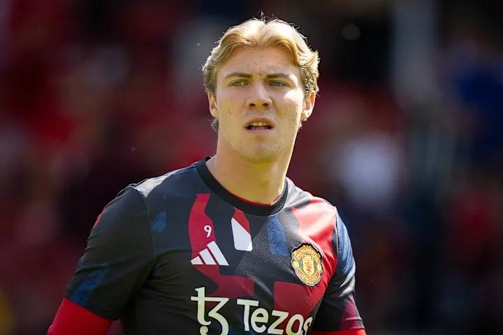 曼联磋商霍伊伦德转会条款,阿莫林暗示新援上位