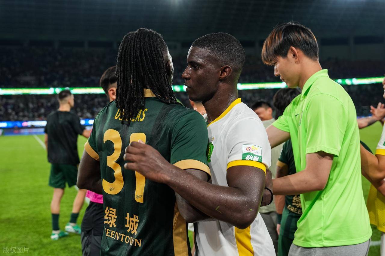 中超联赛:北京国安逆转浙江,球迷揭开真相,扒出小细节