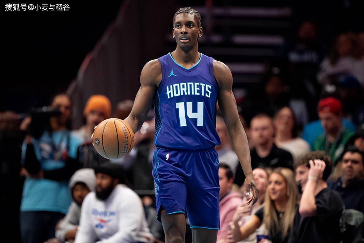 前脚刚被裁掉后脚又要召回，法国队对于前快船内线的(de)操作不太厚道