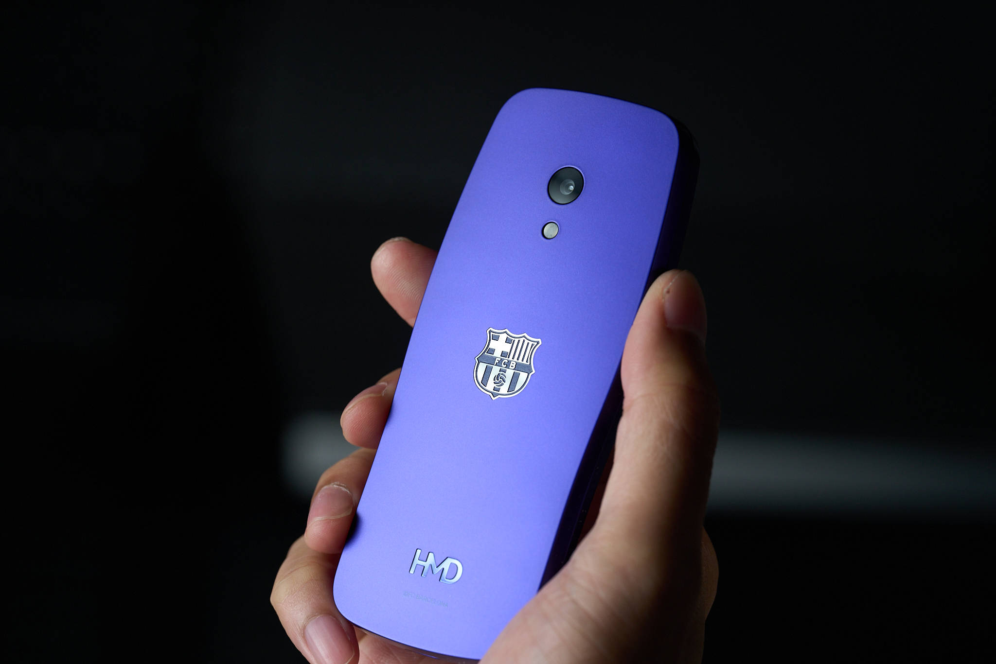 HMD3210巴塞罗那定制版上手:功能机都带 AI 助手了?