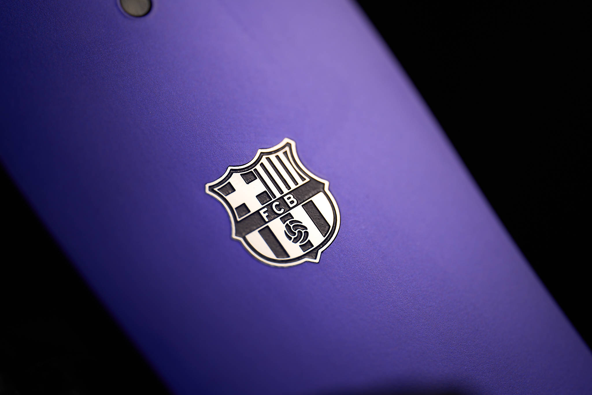 HMD3210巴塞罗那定制版上手:功能机都带 AI 助手了?