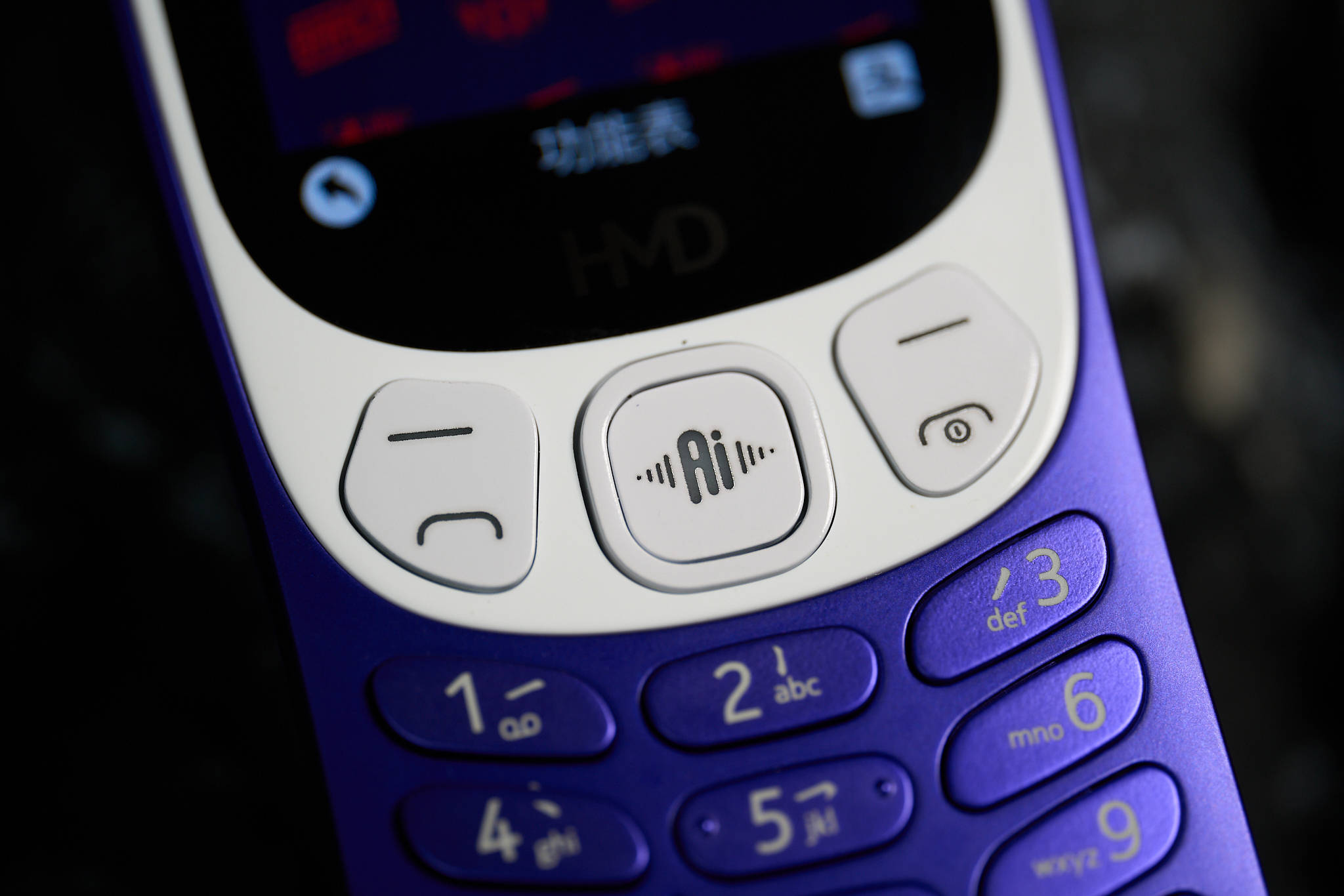 HMD3210巴塞罗那定制版上手:功能机都带 AI 助手了?