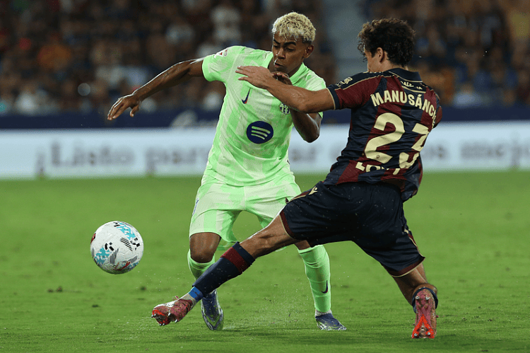 巴(bā)萨3-2萊(lái)万特 亚馬(mǎ)尔造乌龙绝杀