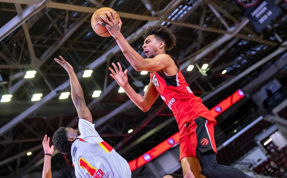 孟菲斯灰熊签下前NBA球(qiú)员小查理-布朗，将被裁掉？