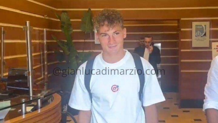 S-埃斯波西托接受(shòu)卡利亚里的体检：很高兴來(lái)到这里，加油卡利亚里