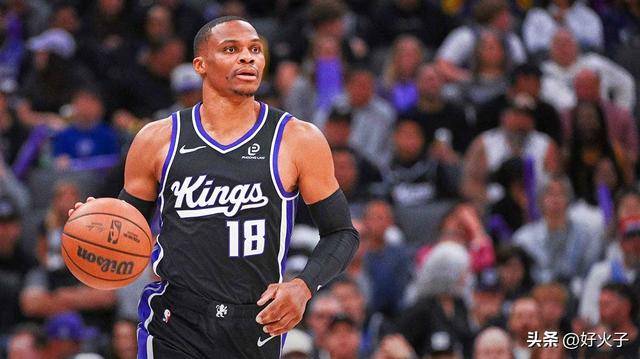 国王队拉塞尔·威斯布鲁克重返俄克拉荷马城,赢得全场起立鼓掌