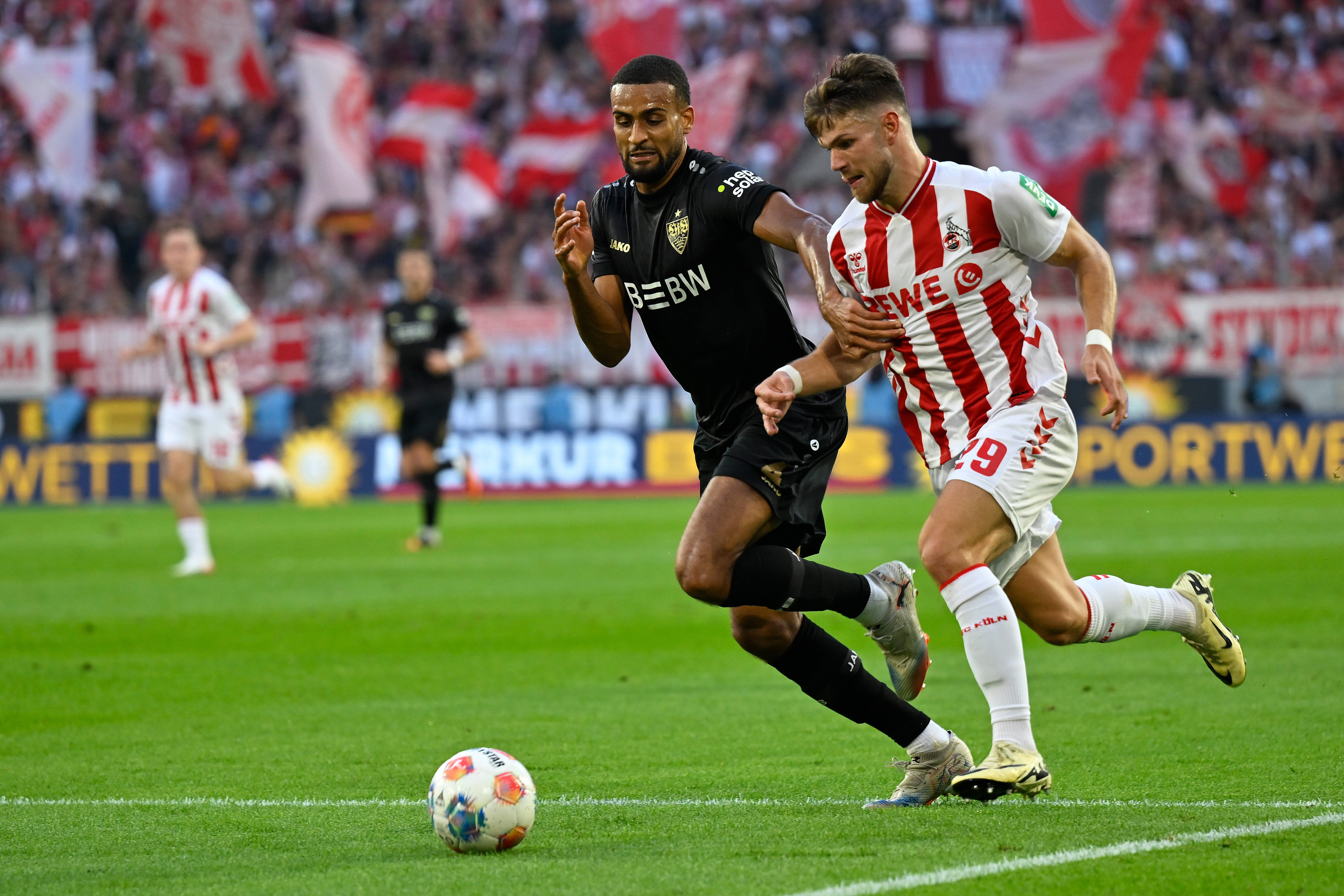 (体育)足球——德甲:斯图加特胜科隆