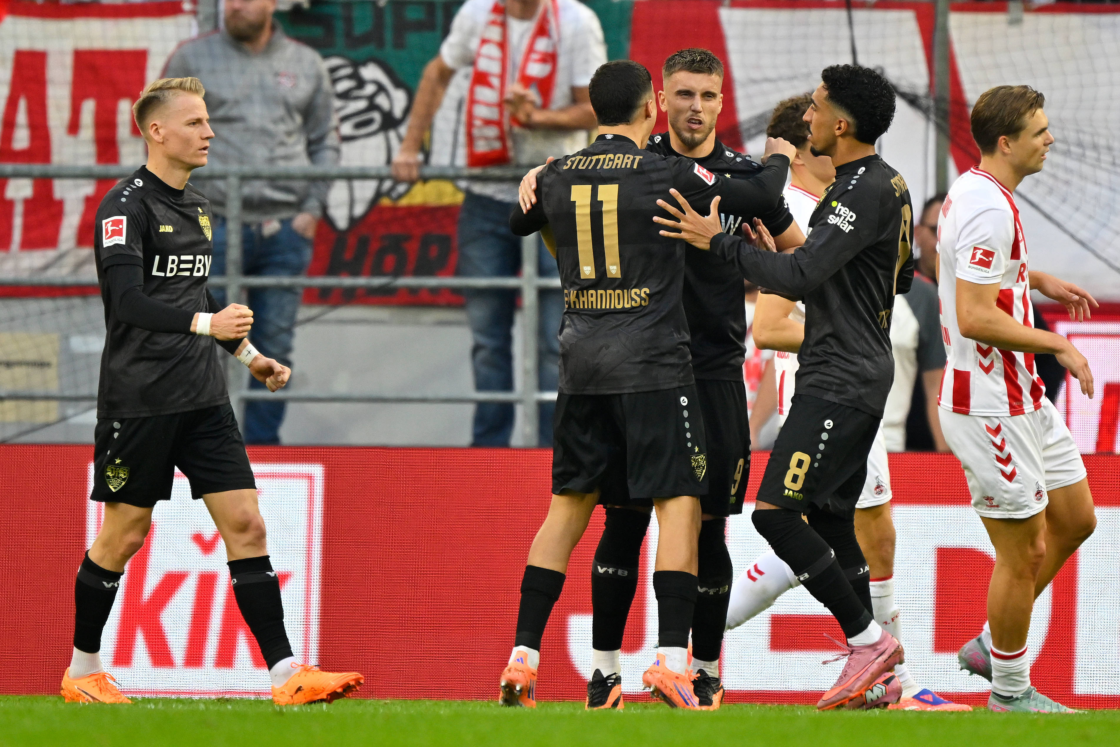 (体育)足球——德甲:斯图加特胜科隆