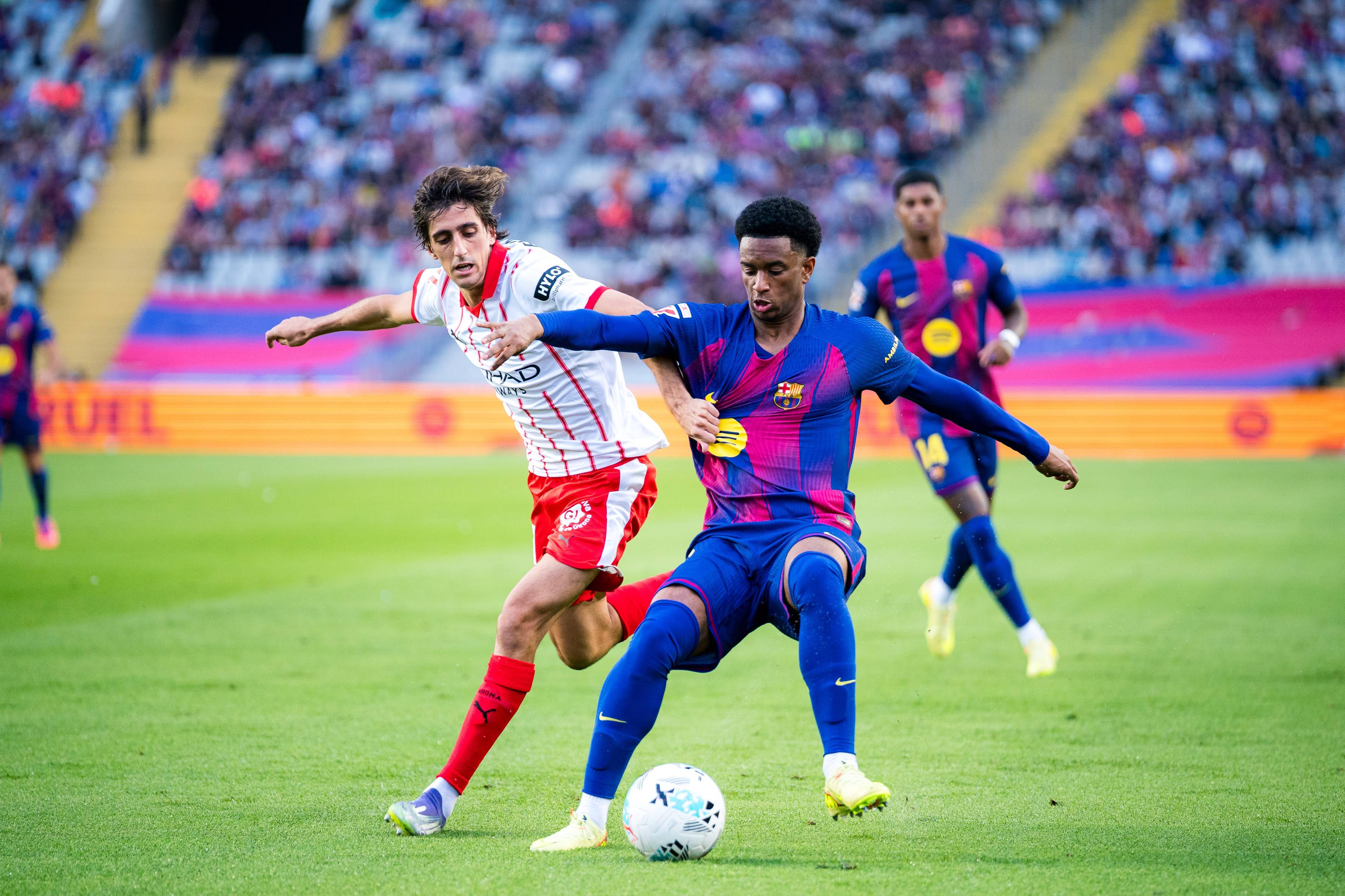 （体育）足球——西甲：巴塞罗那胜赫罗纳