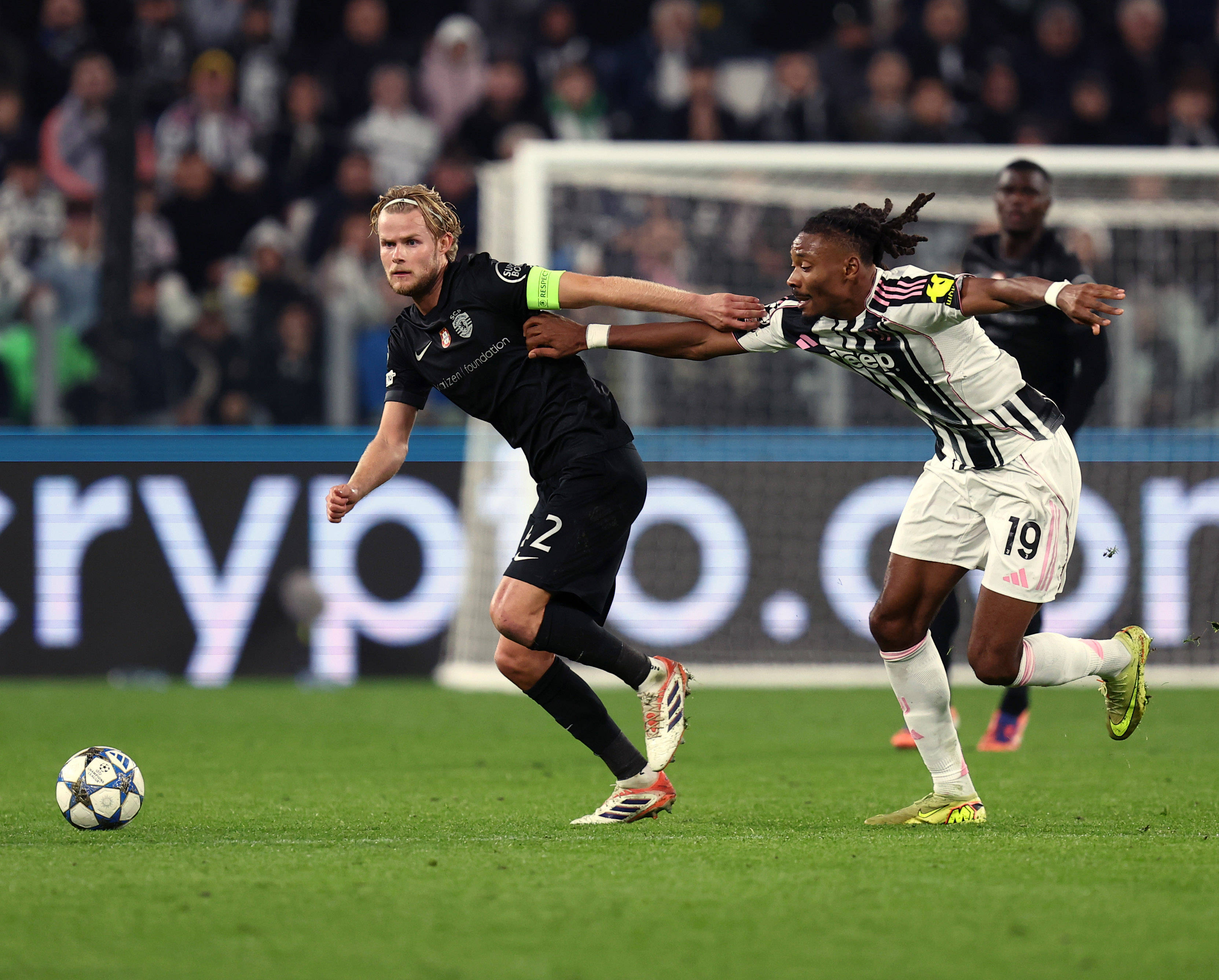 （体育）足球——欧冠：尤文图斯平葡萄牙体育