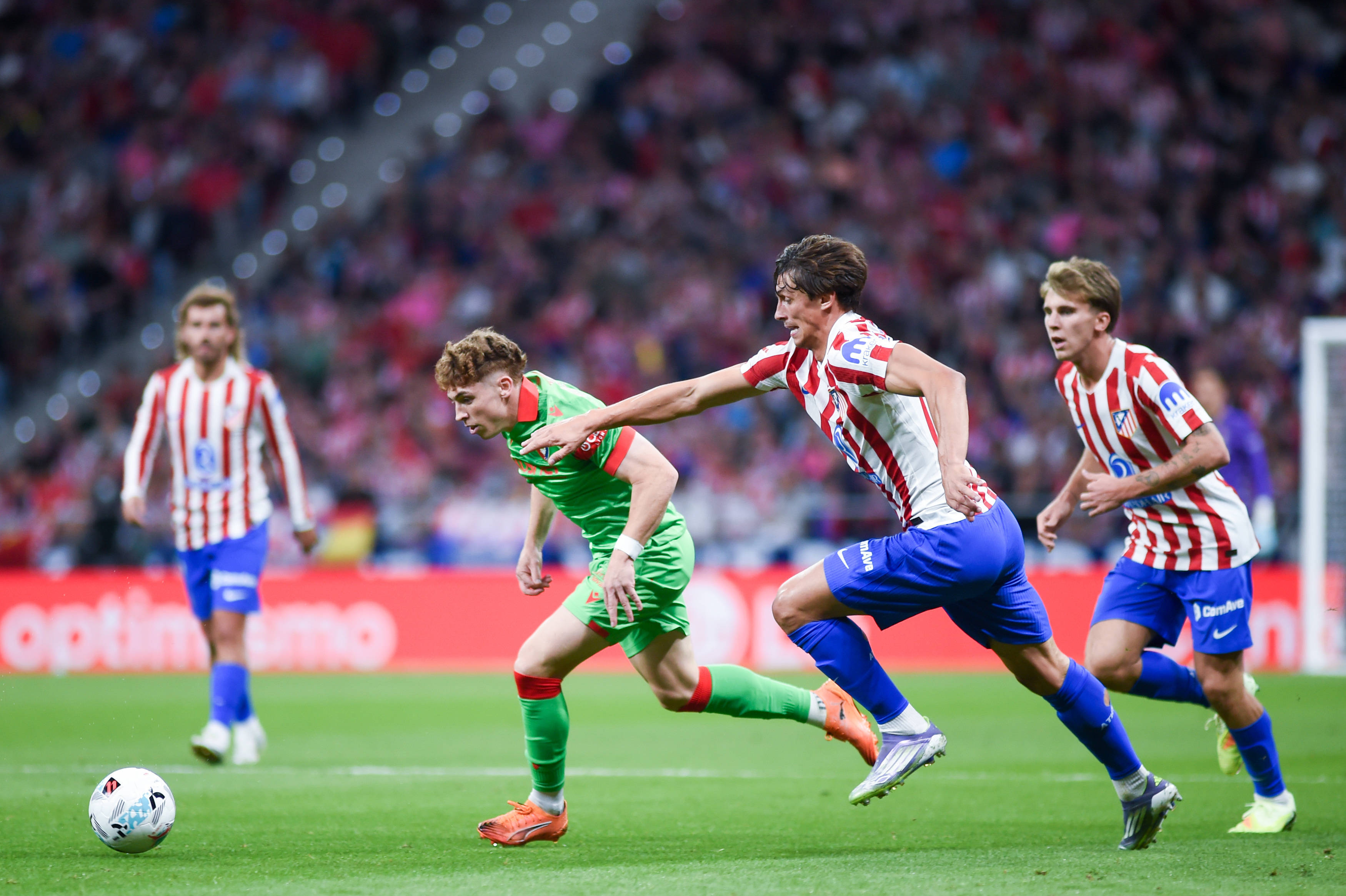 （体育）足球——西甲：马德里竞技胜奥萨苏纳