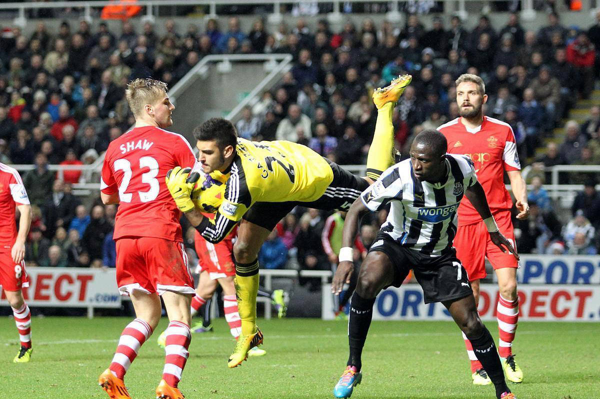 纽卡斯尔联主场力争调整状态，伯恩利能否抵挡挑战？