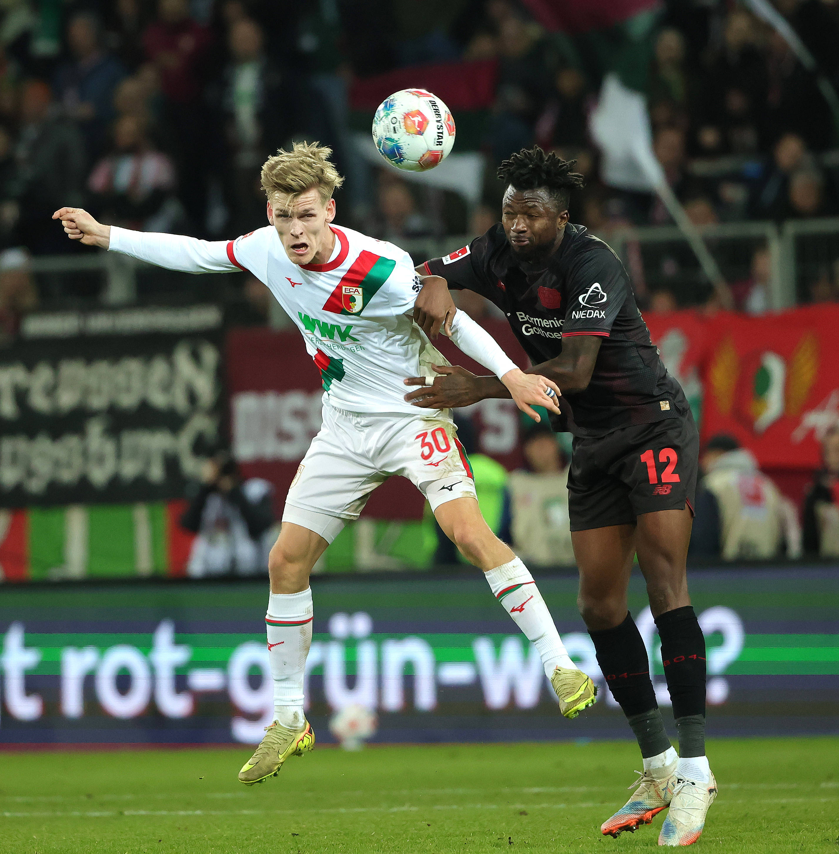 （体育）足球——德甲：奥格斯堡胜勒沃库森