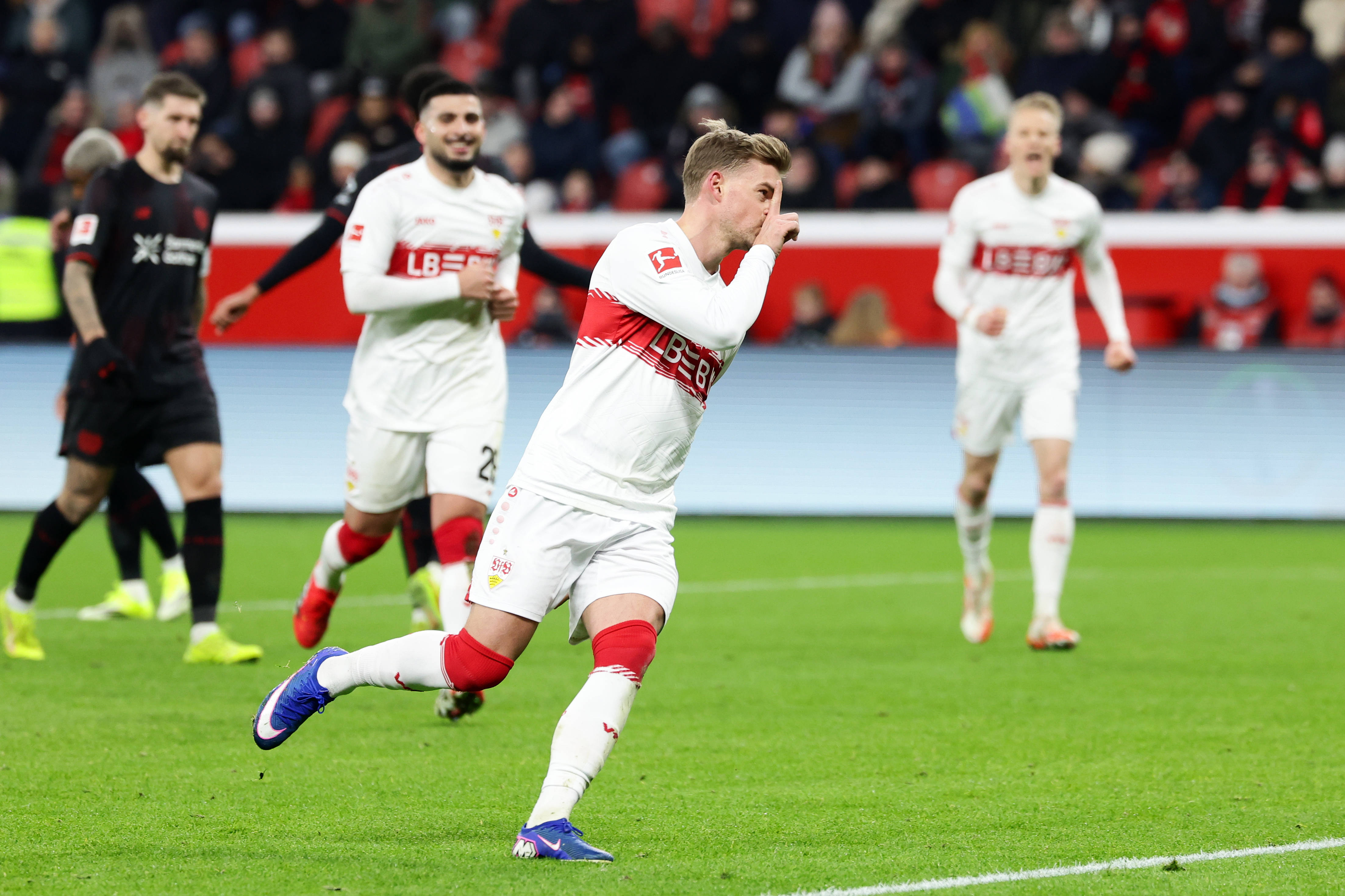 （体育）足球——德甲：斯图加特胜勒沃库森