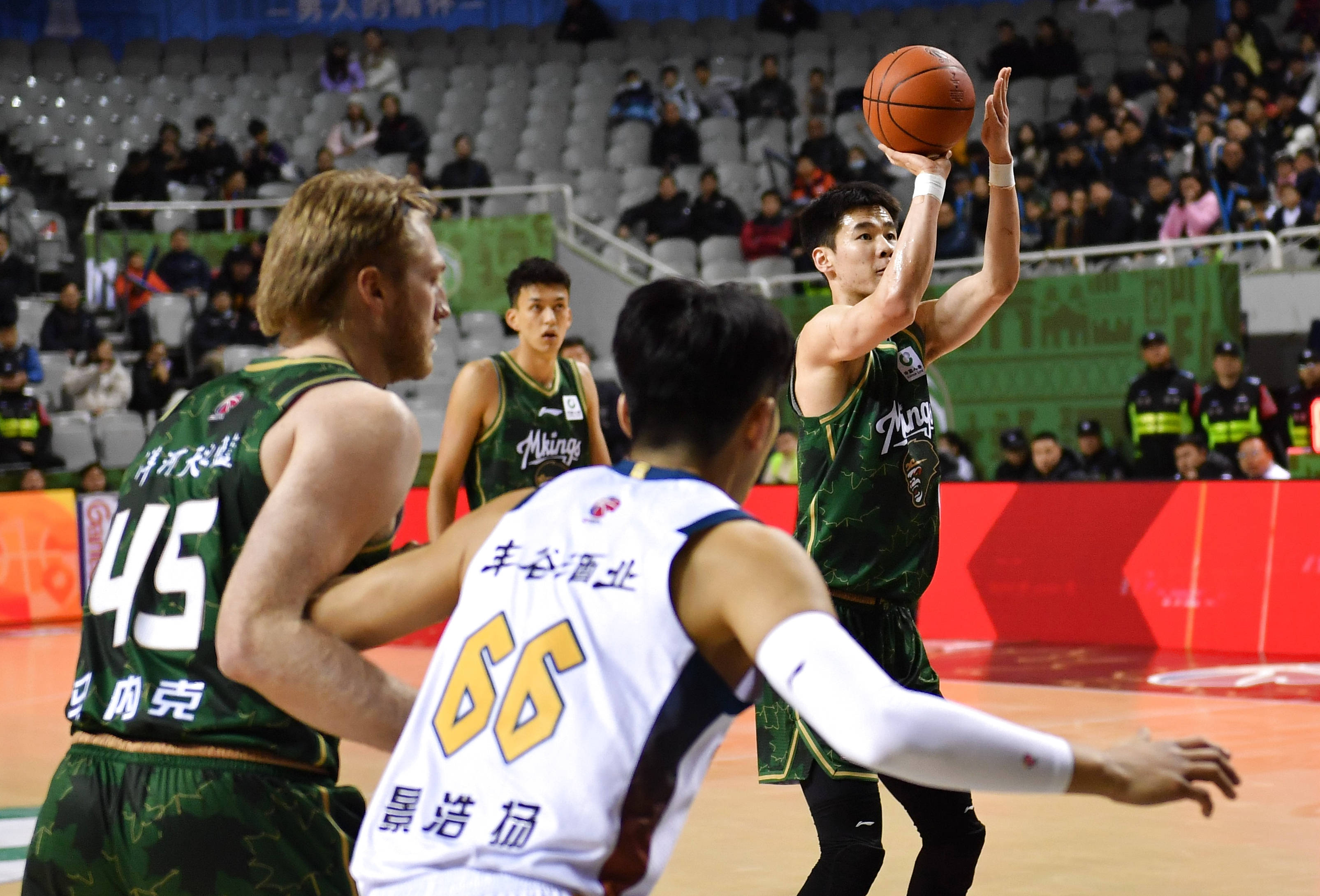 （体育）篮球——CBA常规赛：南京天之蓝胜四川丰谷酒业