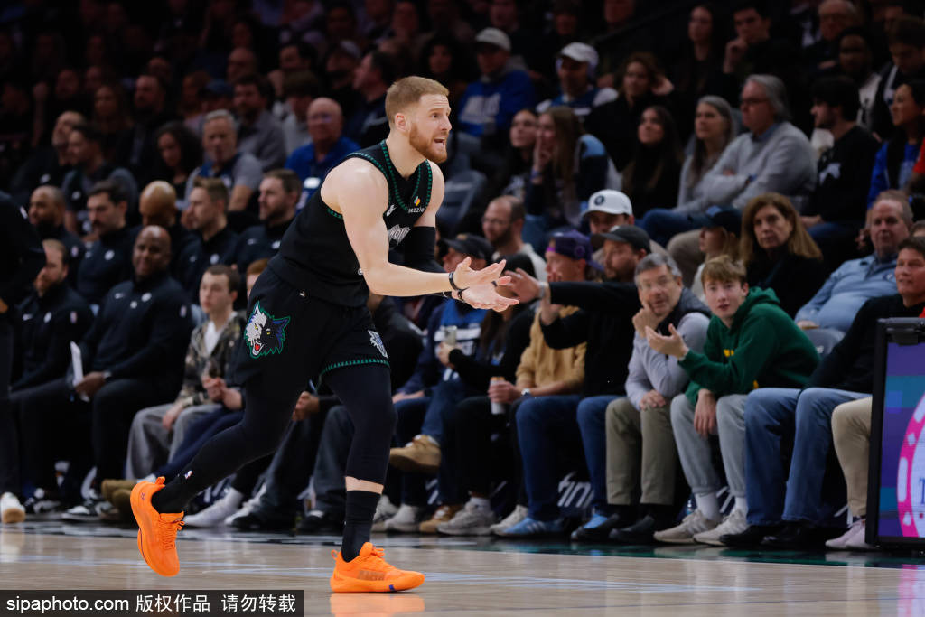 奥蘭(lán)多魔术迎(yíng)战孟菲斯灰熊，誰(shuí)能笑到最(zuì)后？