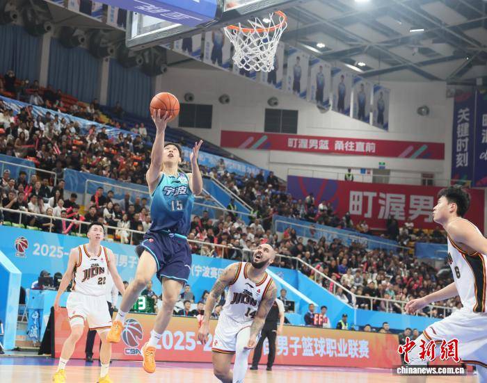 宁波男籃(lán)隊(duì)史首次挺(tǐng)进CBA季后赛 续寫(xiě)籃(lán)球热土故事